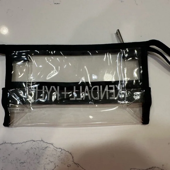 🐧3/$15 or 5/$20 - Kendall & Kylie makeup pouch NWOT - Picture 4 of 4
